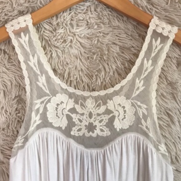 AEO White Tank W/ Lace Details - Picture 2 of 5